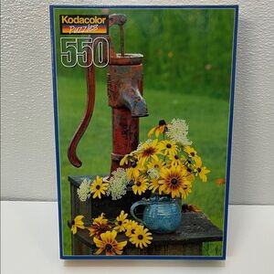 550-Piece Yellow Flowers & Vintage Pump Puzzle